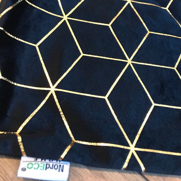 Gold and black decorative pillow covers (2) - Picture 3 of 7